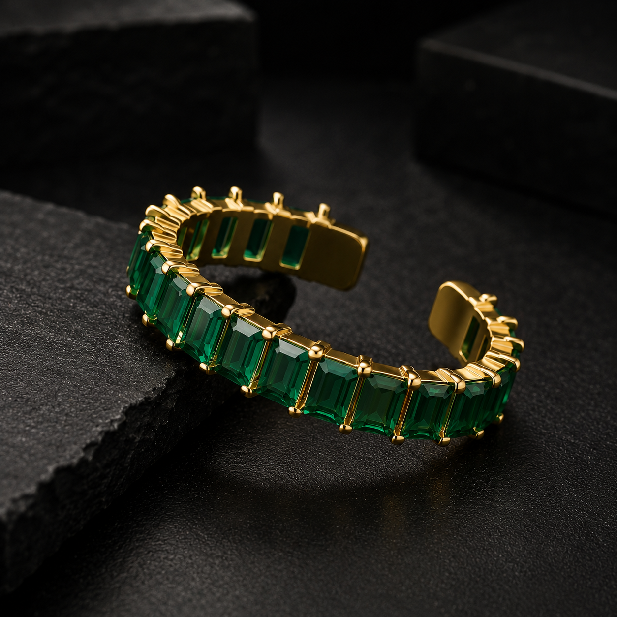 Apex 18K Gold Deep Green CZ Ring